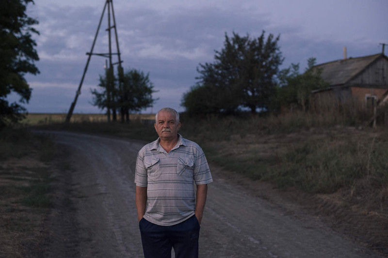 Alexander is a pensioner who decided to leave life in a big city to buy a farm in a small village of Pervyi Rossoshinsky