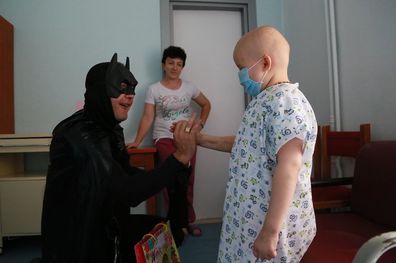 Albanian Police Surprises Hospitalized Children By Dressing As Superheroes