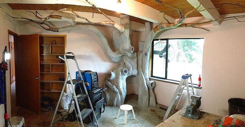 A special mixture of cement was used for the tree trunk, and papier-mâché for the branches. Total time so far: 225 hours