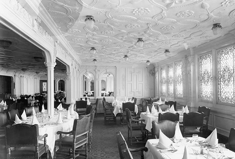 The first class dining room spanned the entire width of the ship