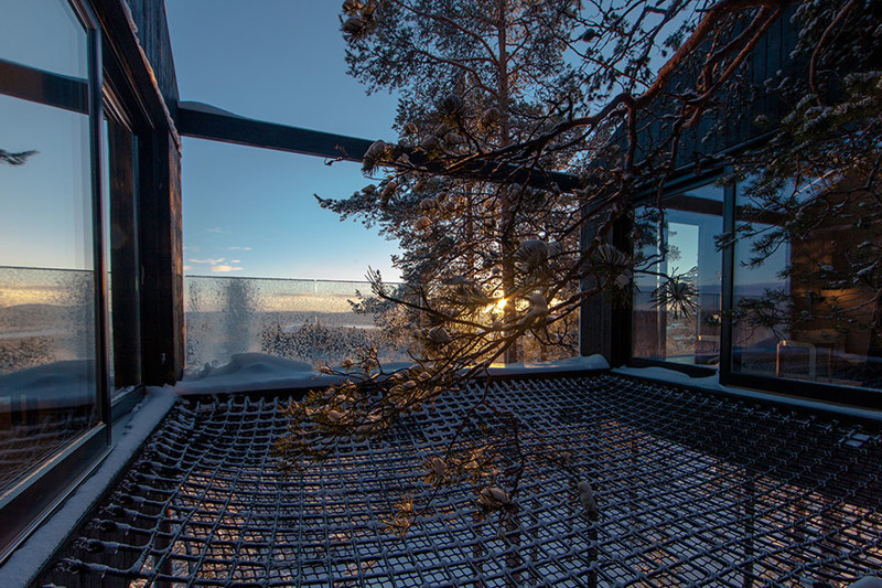 However, one of its most amazing features is an outdoor terrace with a netted base, which offers visitors an unforgettable experience under the Northern Lights.