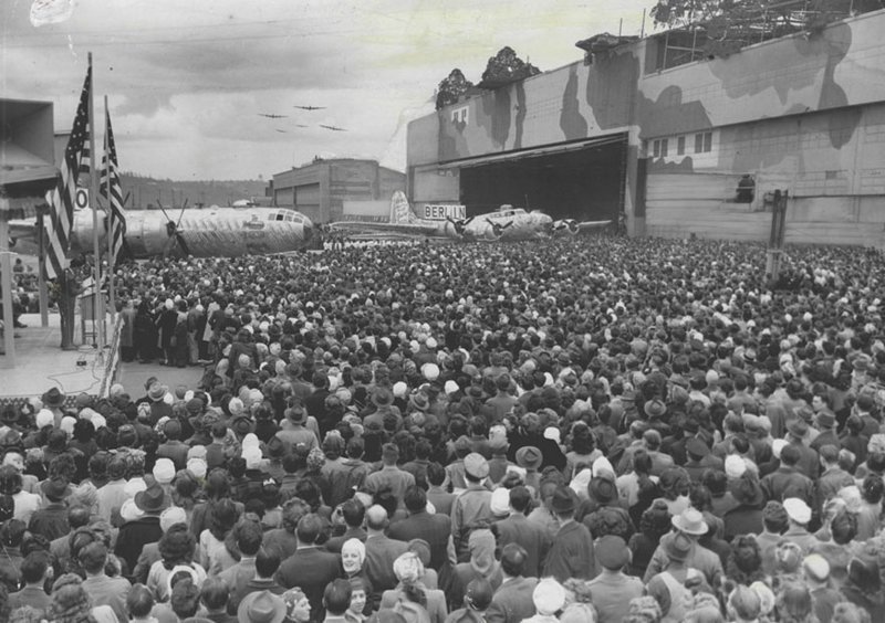 Thousands of Boeing workers gather in front of Boeing Plant 2 for ceremonies marking the changeover from B-17 to B-29 production on April 10, 1945