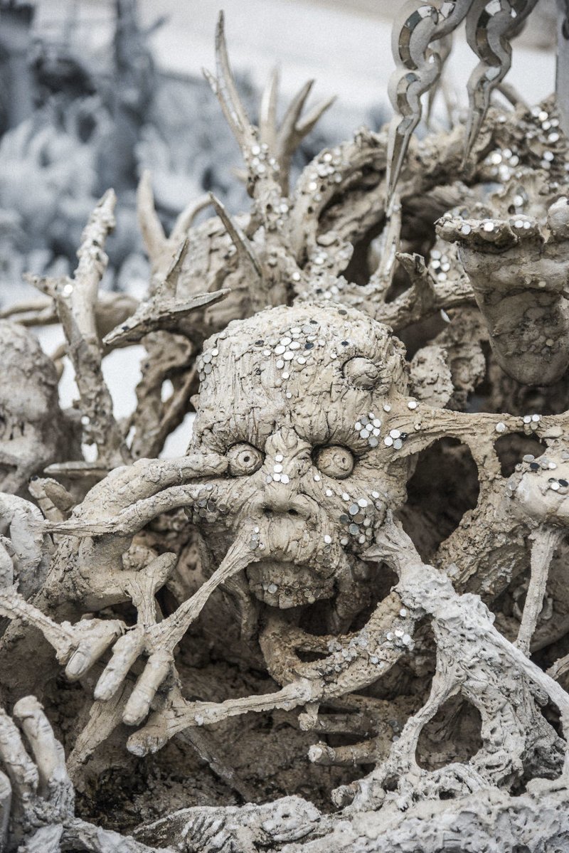 This White Temple In Thailand Is Both Heaven And Hell
