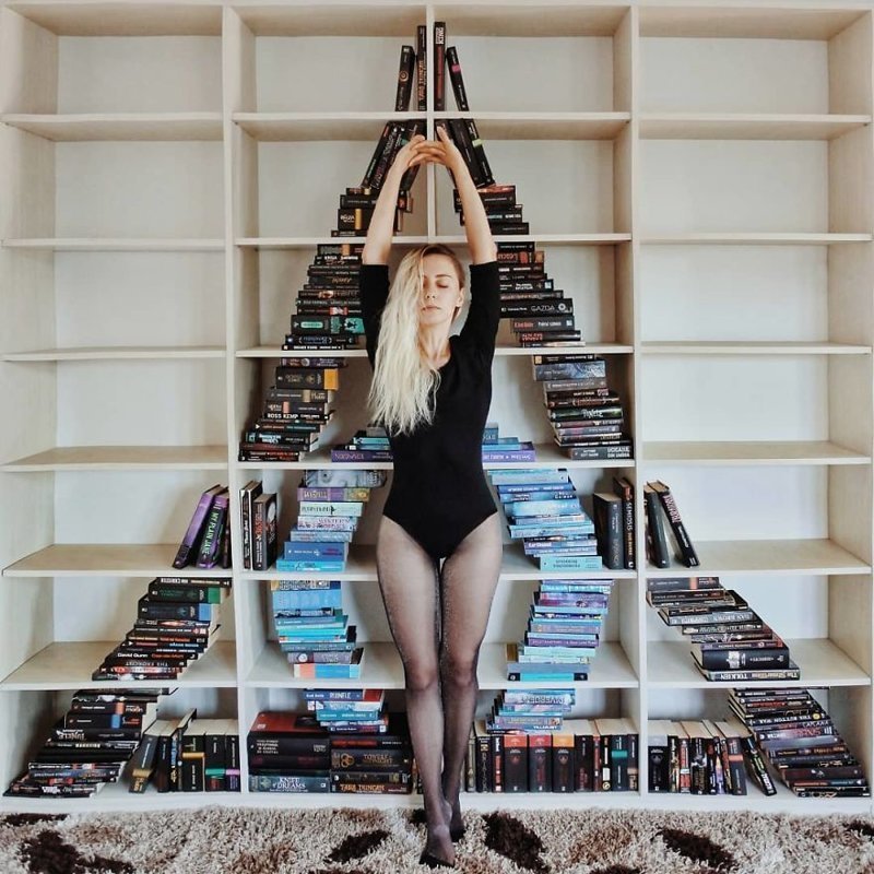 Book-Lover Turns Her Massive Library Into Art, And Her 90k Instagram* Followers Approve