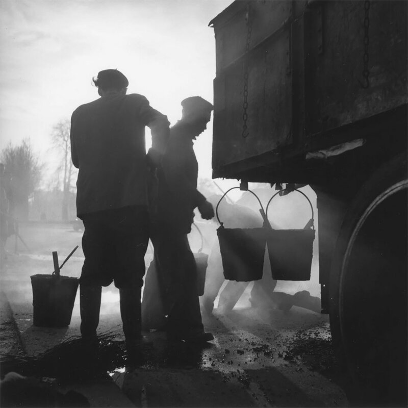 Amazing Black & White Photographs That Capture Everyday Life Of Paris From The 1930s And Early 1940s