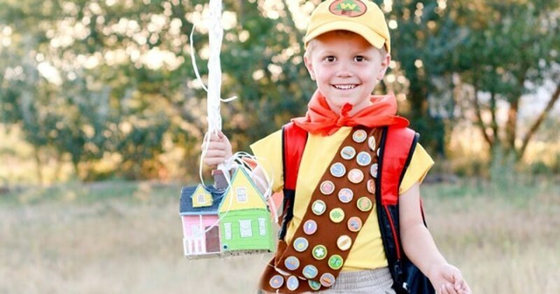 Mom Thought She Won’t Live To See Her Kids Turning 5, Celebrates It With ‘Up’ Themed Photo Shoot