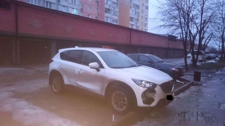 В Ростове вырезают противотуманки на Mazda mazda, воровство, кража, противотуманки, ростов-на-дону