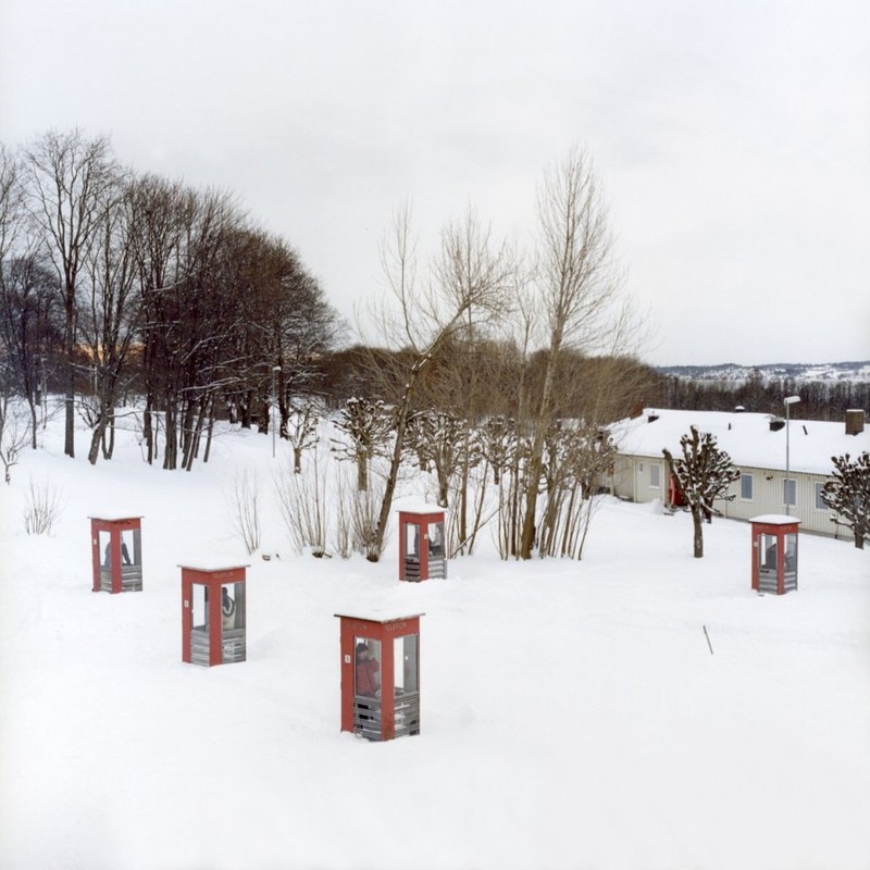 Телефонные кабины на острове. заключенные, норвегия, остров, тюрьма