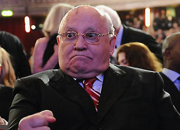 Горбачев разрушил. Горбачев смеется. Горбачев с пивом. Горбачев смешной.