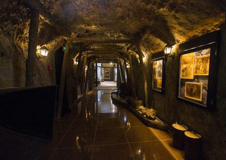 Репортаж из единственного в России музея драгоценного металла