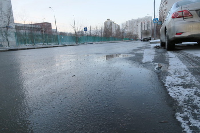 Чем посыпают московские дороги?