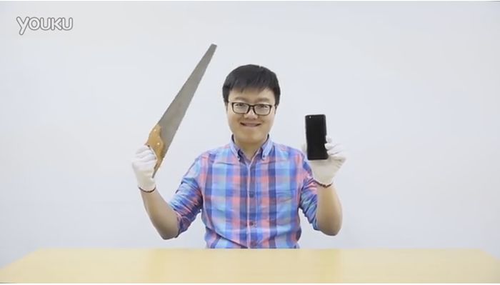 Флагман Xiaomi с керамическим покрытием проверили на прочность 
