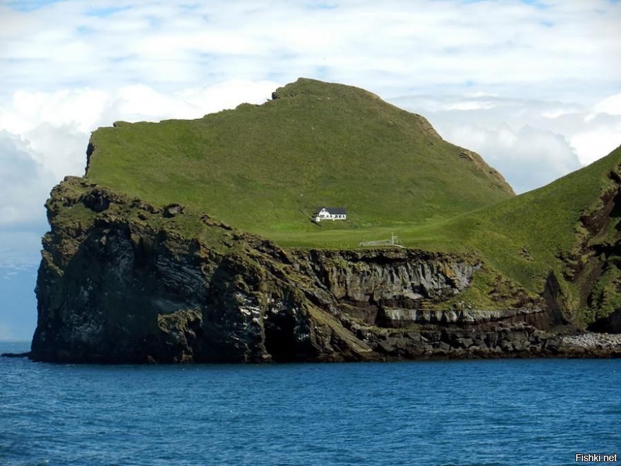 Дом на острове. Исландия.