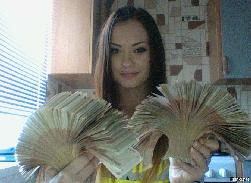 Вот так выглядит 2$ в Беларуси.
Имеется ввиду девушка или пачки денег?