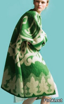 Тон и расцветка очень напоминают Советские одеяла из настоящей верблюжьей шерсти - эпохи дружбы с Ближним Востоком - строительства Асуанской ГЭС. У меня одно такое сохранилось - бело-зелёное(салатное). Действительно, настоящая верблюжатина. И именно такой расцветки. Даже рисунок похож.