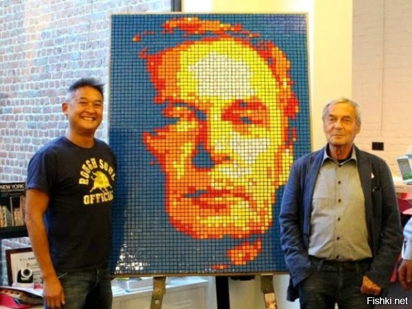 Вот, может показаться интересным. Портрет Рубика из кубиков Рубика (плюс Рубик собственной персоной и создатель этого портрета).