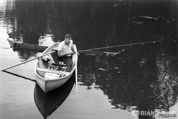 Лев Яшин отдыхает после победы на Чемпионате Европы 1960 года
