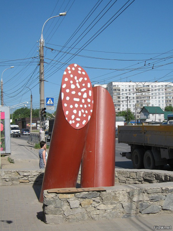Что нам Волги да тракторы...
Где ,кроме Новосибирска, есть памятник колбасе?