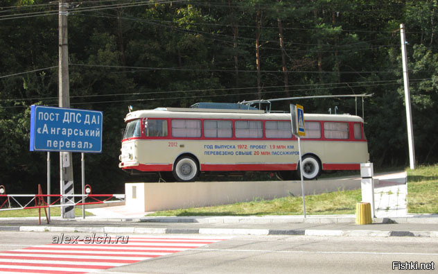 А этот троллейбус стоит в Крыму.