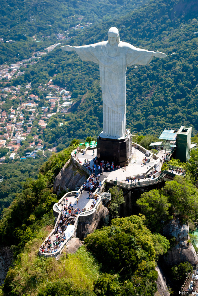 Статуя Христа-Искупителя, Рио-де-Жанейро, 38 м.