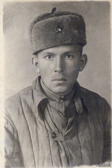 Вот фото Егорычева Н.Г. Первое фото - начало войны. Он ополченец Московской Коммунистической дивизии.
На втором он в 2004. Убеленный сединами , заслуженный ветеран.