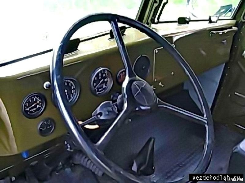 Руль краза. Руль краза. Краз 256 кабина внутри. Руль краз 250. Рулевое колесо краз.