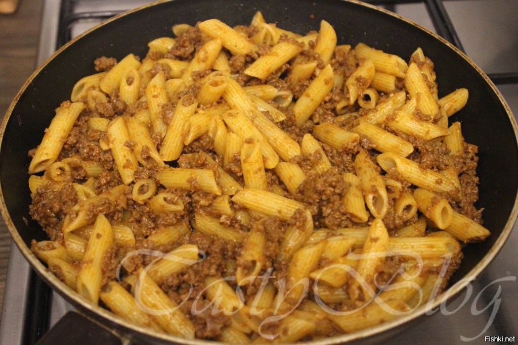 Макароны с фаршем на сковороде фото. Макароны по-флотски с фаршем на сковороде. Вермишель по флотски с фаршем на сковороде. Макароны по флотски в сковороде. Рожки по флотски с фаршем в сковороде.