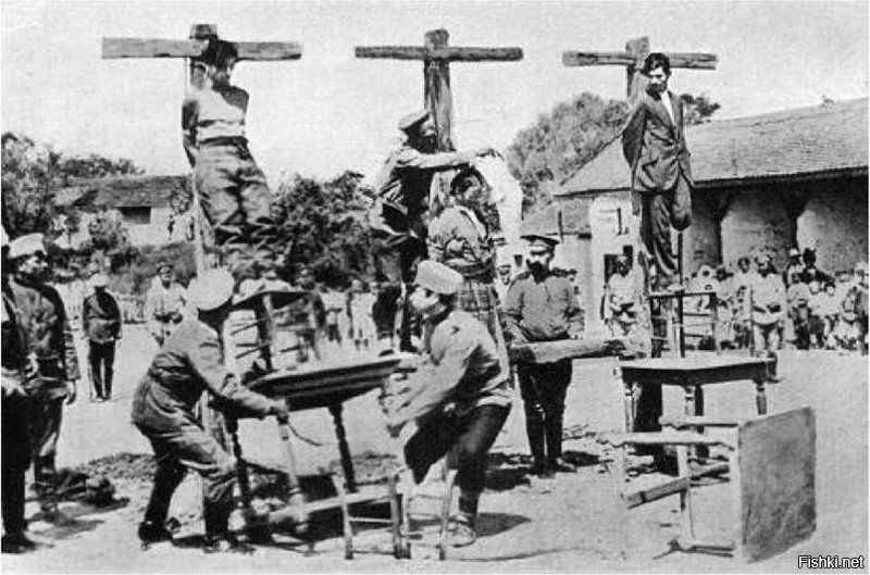 Автор,  нужно проверять исходники. Это  иллюстрация болгарской оккупации 1915 г. .Болгарские солдаты вешают сербов.