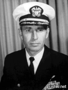 извиняюсь, "трудности перевода" : будущий контр-адмирал Джордж Стивен Моррисон служил в команде минного заградителя ВМС США Усс Прюитт