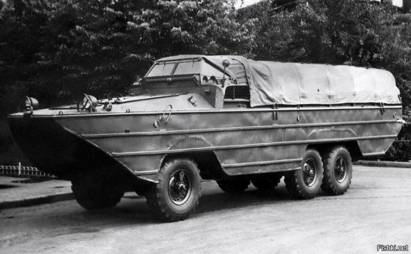 После войны в СССР выпускался автомобиль ЗиЛ-485.  Ещё его называли БАВ. Похож?