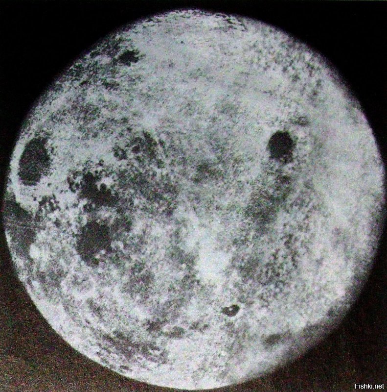 Как выглядит обратная сторона Луны? Теперь у нас есть ответ.

Ева,не поверишь
Широкие слои населения СССР впервые увидели обратную сторону Луны 27 октября 1959 года. В этот день крупное изображение обратной стороны Луны, полученное АМС «Луна-3», появилось на первой полосе центральной газеты «Правда», в номере также была опубликована аннотированная версия изображения с выделенными деталями рельефа поверхности Луны и статья о самой АМС с её фотографией.