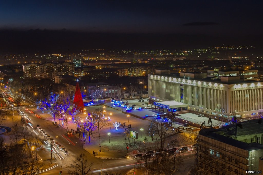 Южно сахалинск население. Южно-Сахалинск центр города зимой. Сахалин столица. Южно-Сахалинск фотографии города 2014. Главная площадь Сахалина.