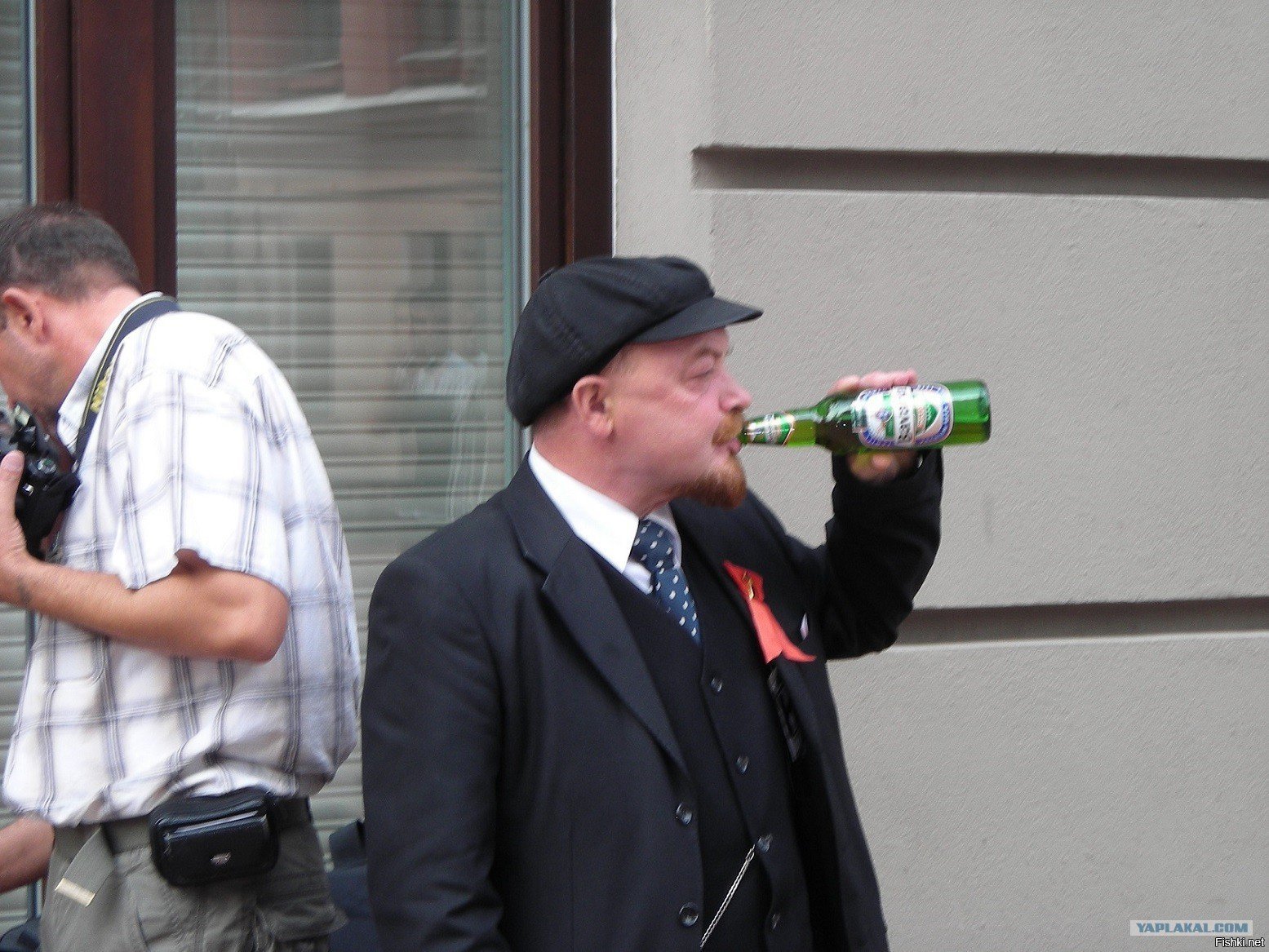 Ленина пивная. Ленин пьет пиво. Ленин с пивом. Алкаш с пивом.