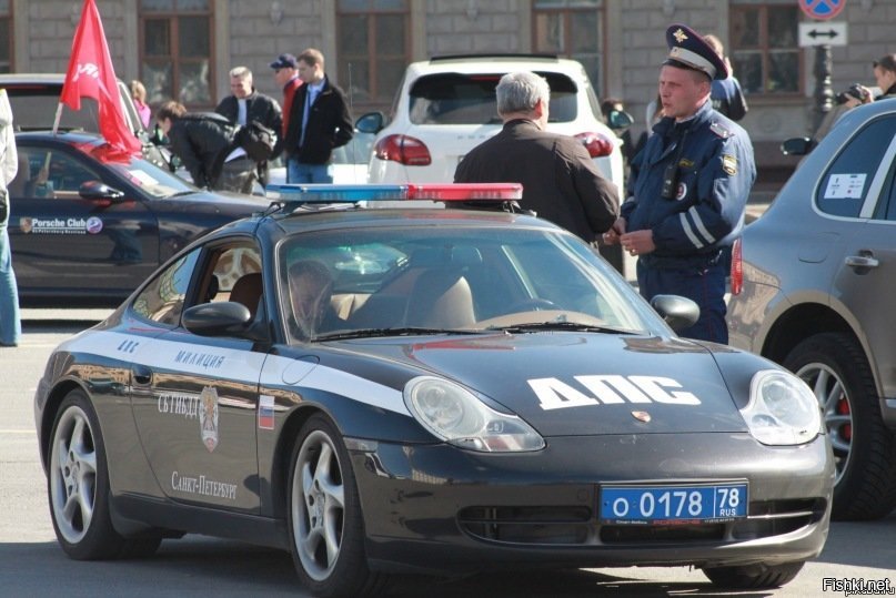 Полиция ездит. Порше 911 ДПС. ДПС Порше 911 СПБ. Porsche 911 полиция СПБ. Porsche 911 ГАИ.