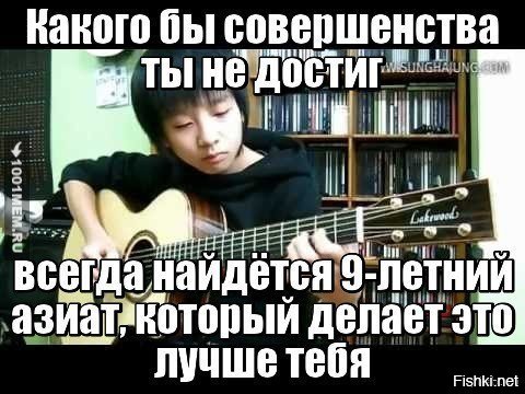 Техника резкого броска: парень метает игральные карты, как ножи