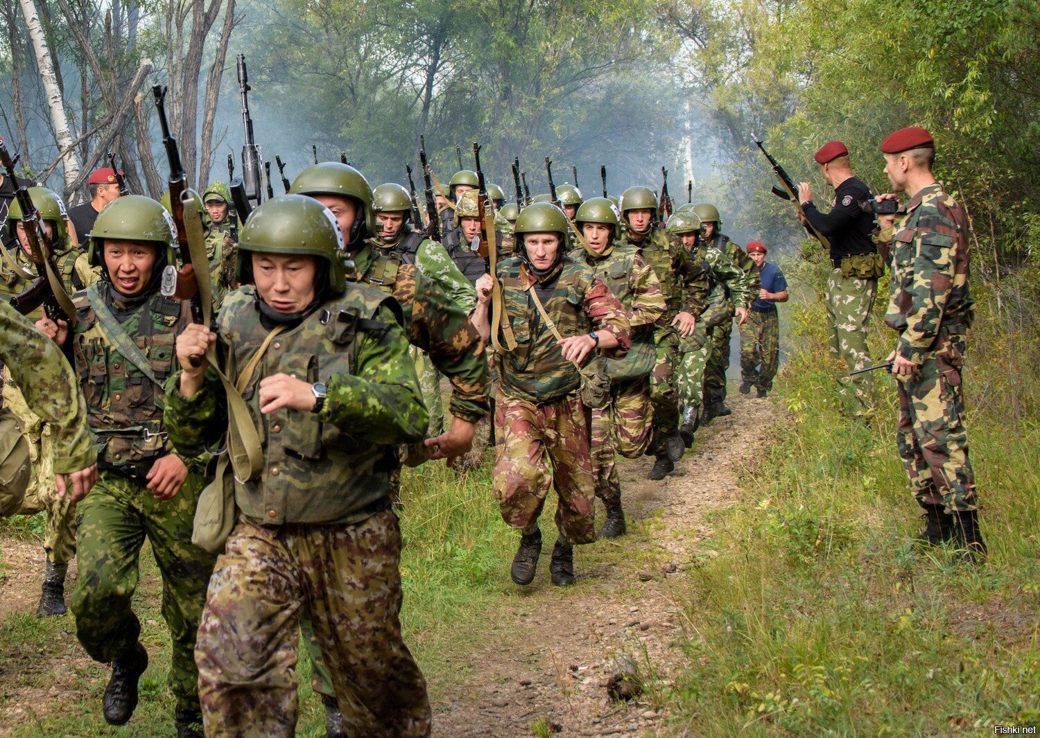 Спецназ войска. Марш бросок краповый берет. Спецназ краповый берет. Спецназ гру на каповый билет. Спецназ марш бросок.