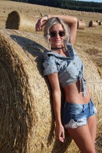 Картинки красивых девушек на телефон