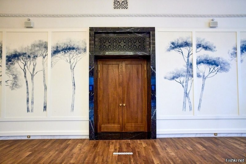 а чего,в 1912м году алюминиевые профильные конструкции процветали? даже на фотке стыки видно...