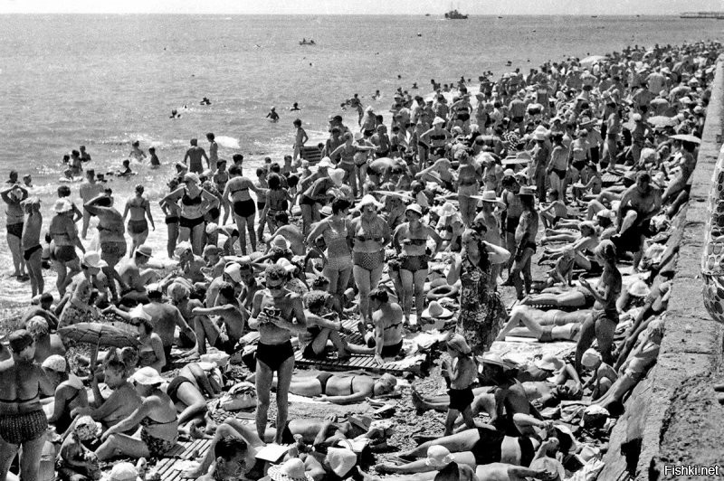 Поездка на море была несбываемой мечтой многих советских людей! Только 10 млн "счастливчиков" отдыхали на всех побережьях СССР в год )