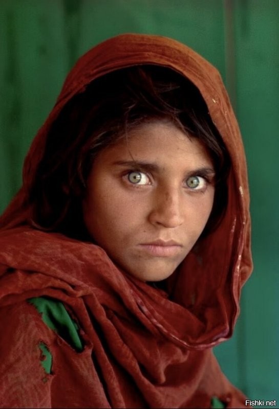 С удивлением узнал, что афганской девушке на момент съемки 12 лет. В интернете есть ее фото уже в 30, но лучше их не смотреть...