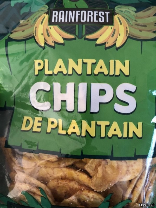 Такие бананы называются плантаны. Они не сладкие. По вкусу как картофель и их в принципе и едят, как мы картошку. А ещё ещё и чипсы из плантанов, тоже как картофельные по вкусу. 
Вот они на фото, я их люблю и прикупил себе на днях в магазине.