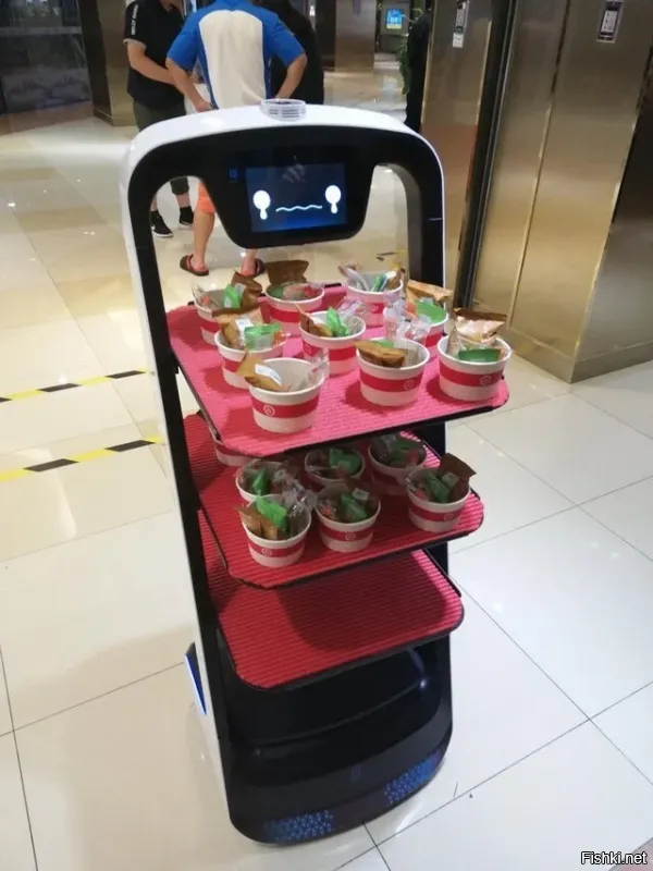 Робот - сервировщик закусок в Китае был недоволен мной, потому что я ничего не взял
Ну ты конечно гад, возьми быстро что-нибудь!))))