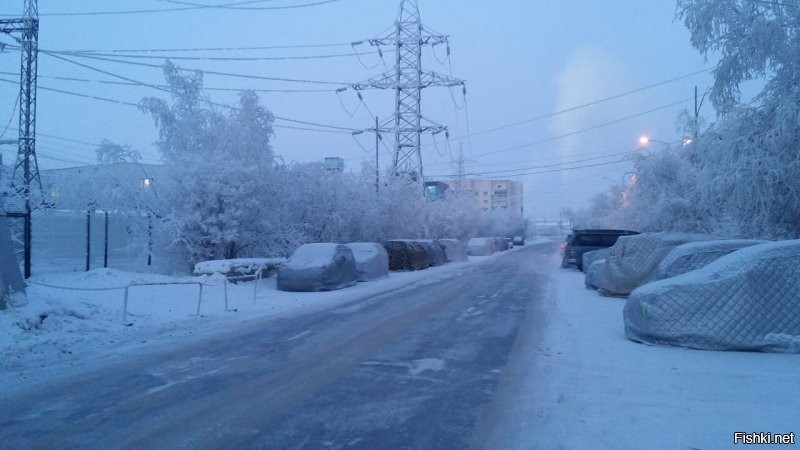В Якутске можно ездить на любых машинах и при -60, другое дело - как их "хранить заглушенными в течении рабочего дня. (Якутск, фото сделаны сегодня, днём -32(С))