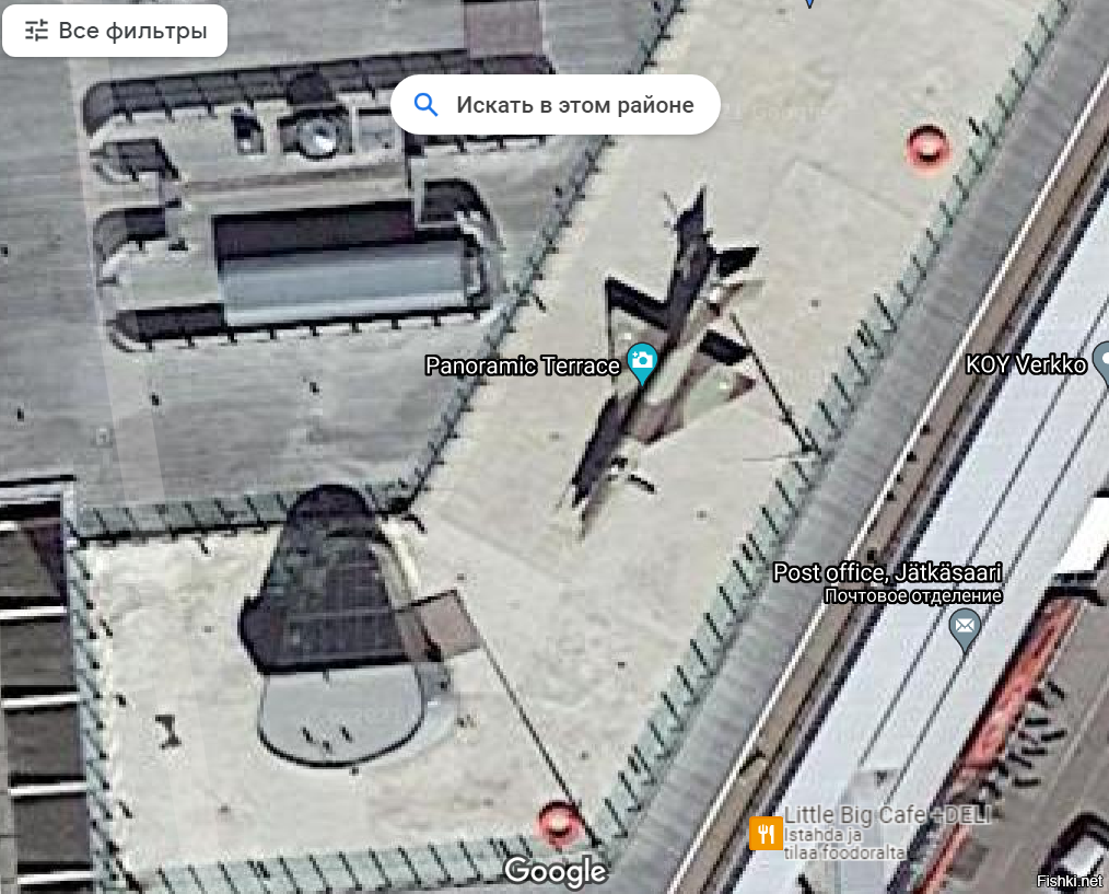 Вот так вас встретят счастливые лди в порту Хельсинки :)
А на крыше этого здания стоит настоящий Миг24.