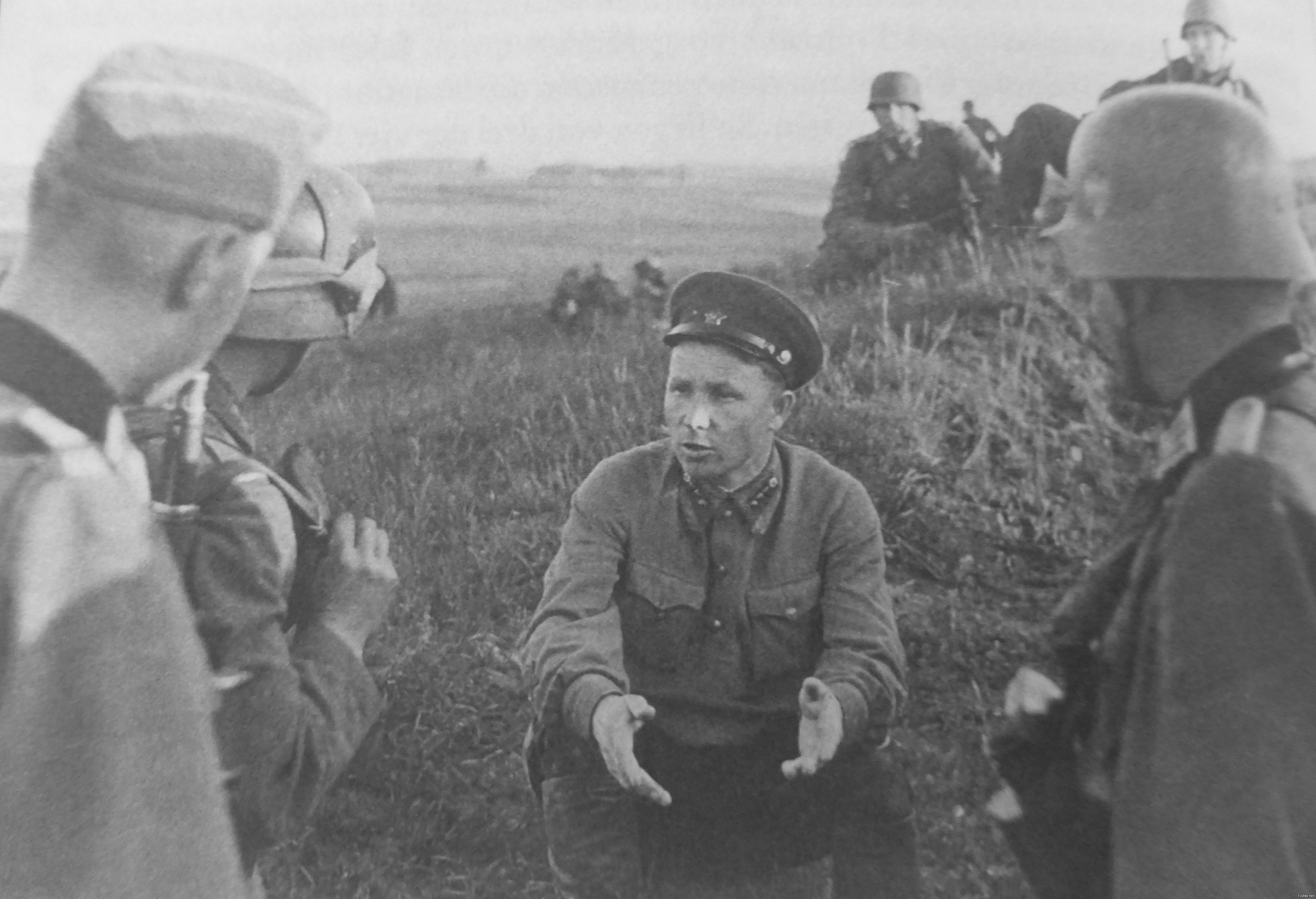 Пленные советские солдаты 22 июня 1941 года