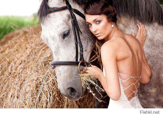 Жгучая брюнеточка со своим жеребцом Жгучая брюнеточка со своим жеребцом