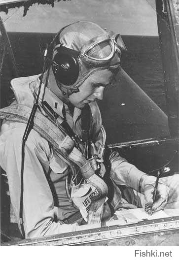 Джордж Буш в качестве пилота палубного торпедоносца "Avenger" на авианосце "Сан-Хасинто" в 1944 году. Тихий океан, война с Японией.