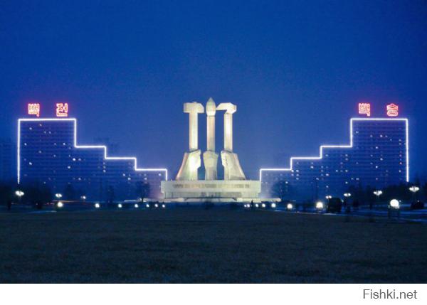 Не пойму, что на стелле Молоток, свечка?, ломик?