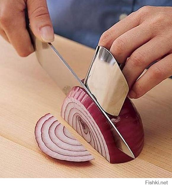 "Приспособление, благодаря которому руки не будут пахнуть луком после нарезки." вообще то это приспособление для того, что сохранить свои пальцы целыми, а именно не порезаться ножом.