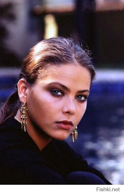 На некоторых снимках похожа на Орнеллу Мути (Ornella Muti)